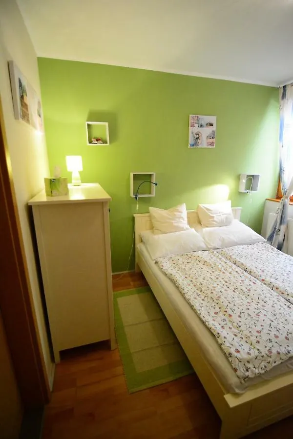 Apartamento Downtown Garden Isle In Urban Style-Free Parking Budapest Hungría